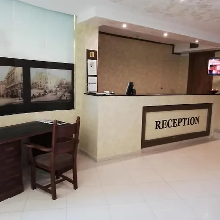 Отель Hotel Plaza 3*